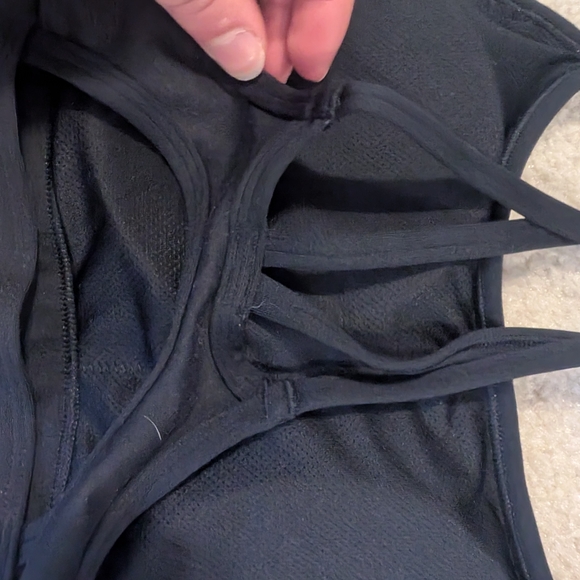 Women's Medium LIKE NEW All In Motion Black Strappy Sports Bra - Picture 6 of 7